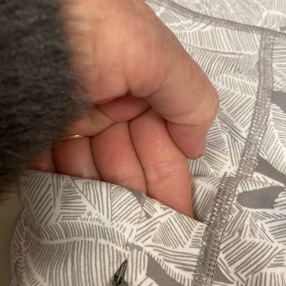 Athleta Leggings Short Style Gray and White Size Small - Picture 3 of 5